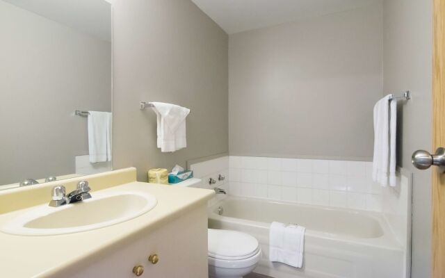 Motel 6 Victoria Airport Saanichton