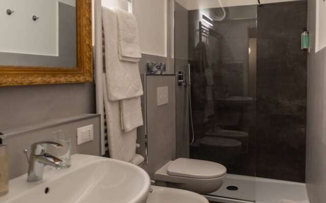 S. Trinità 18, Suites & Rooms