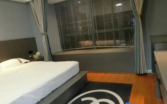 Weiterei E-sports Homestay (Fuyang Baolong Plaza)