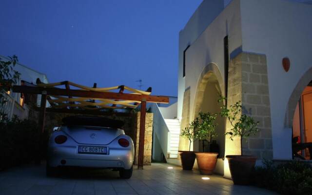 Apartment in Salento With Sea View & Pool