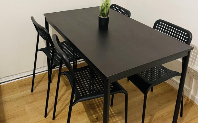 Walk to Lcy Airport/ Excel /dlr 1Br Flat