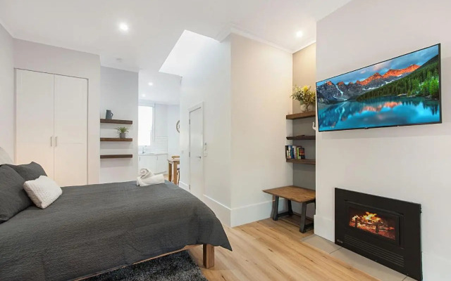 Little Hopwood Apartment No1