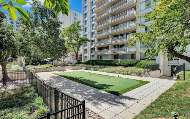 Wonderful Apt Crystal City with Gym