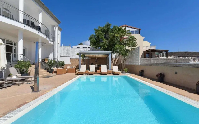 Belvilla by OYO Villa Doramas 12 pax