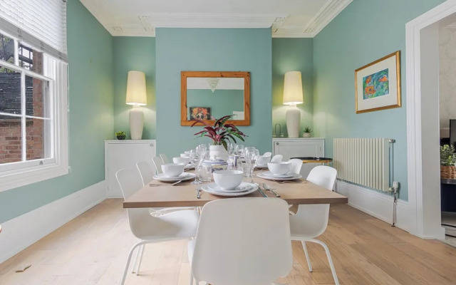 Stylish 5BD Townhouse in Leamington Spa