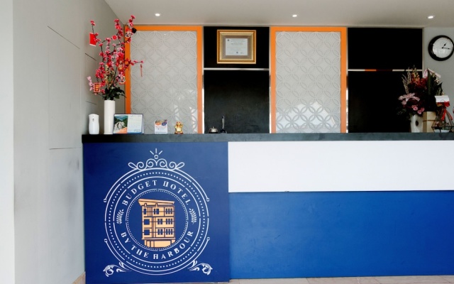 Oyo 592 Budget Hotel by the Harbour – Lobby – Padang