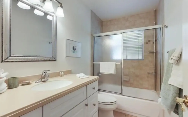 Island Haven 2 Bedroom Home by RedAwning
