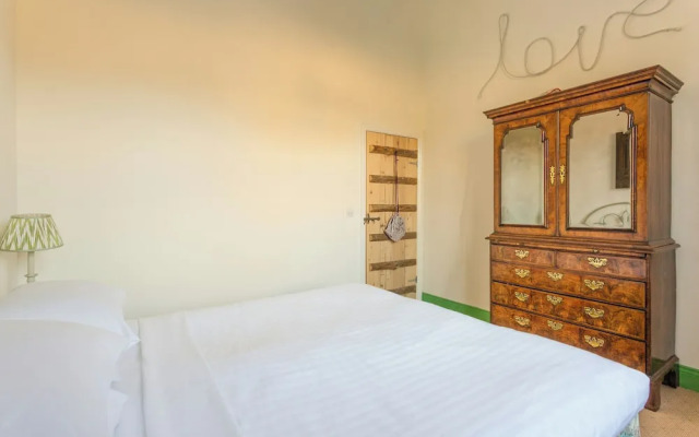 Barlby Road III by Onefinestay