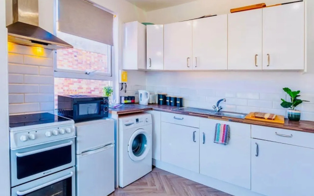 Rayleigh Retreat-spacious Family 3 Bed Apartment