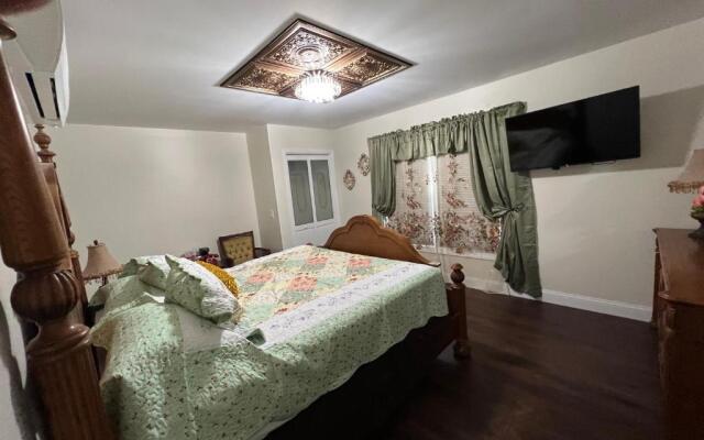 Holland Farmhouse Inn B & B