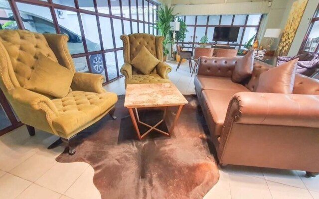 RoomQuest Bangkok Ratchada