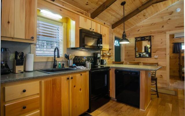 Creekside Log Cabin in Pisgah Forest