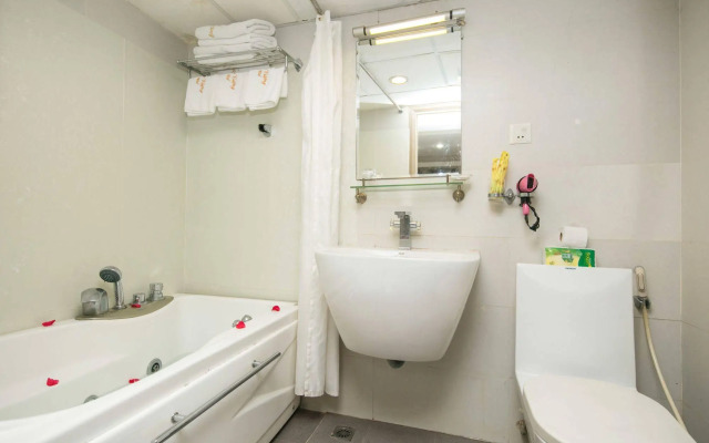 Saigon Charm Hotel
