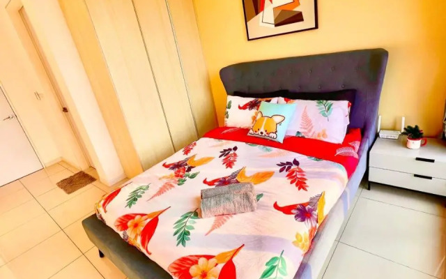 2BR DPristine 9 next to LEGOLAND FREE Parking