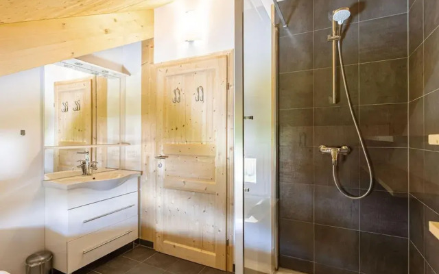 Modern Chalet With Whirlpool