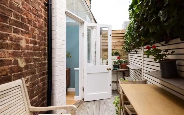 The Fulham Asylum - Modish 2bdr Flat With Patio