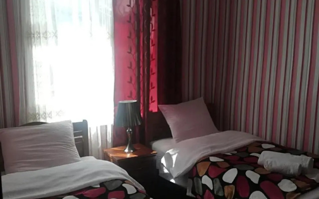 Nikoloz Guesthouse