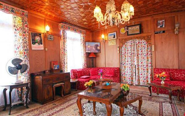 Houseboat Ambassador