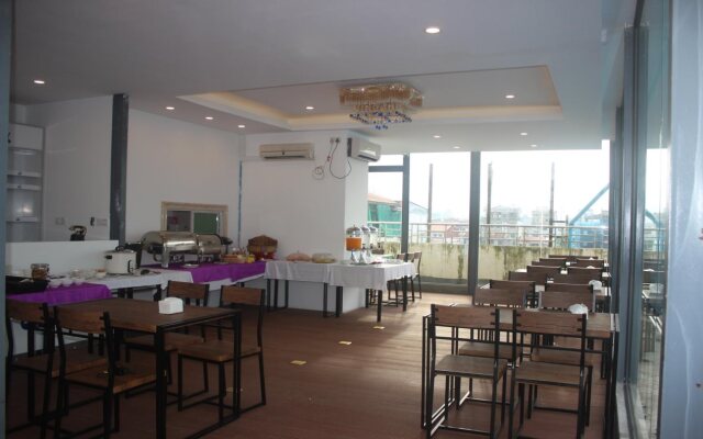 Sky Hotel