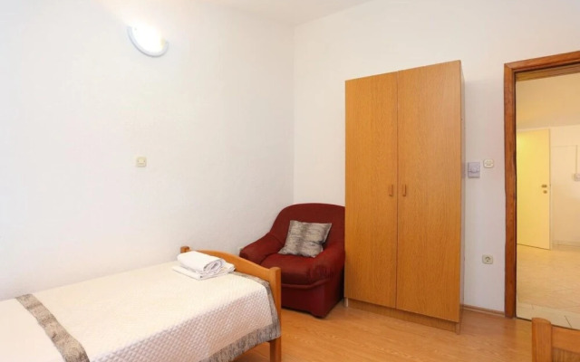 Lias 2 - With Restaurant - A12