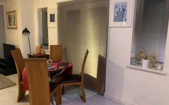 Lovely 2-bed Apartment in Wallasey, Sleeps 4