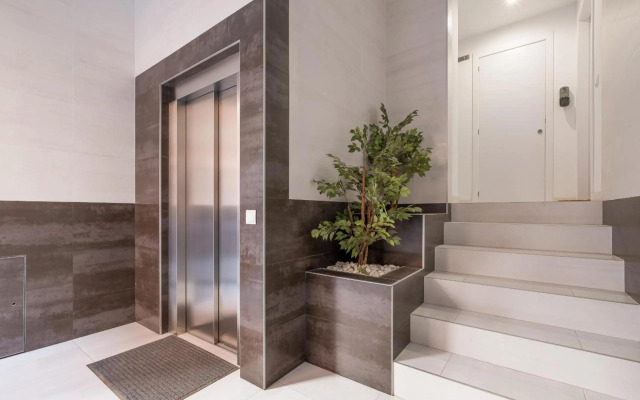 Modern Penthouse with Private Terrace