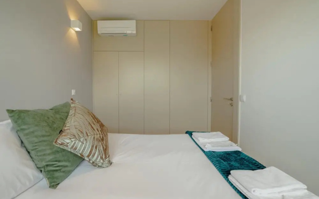 Legacy Oporto Design Apartment E by Vacationy