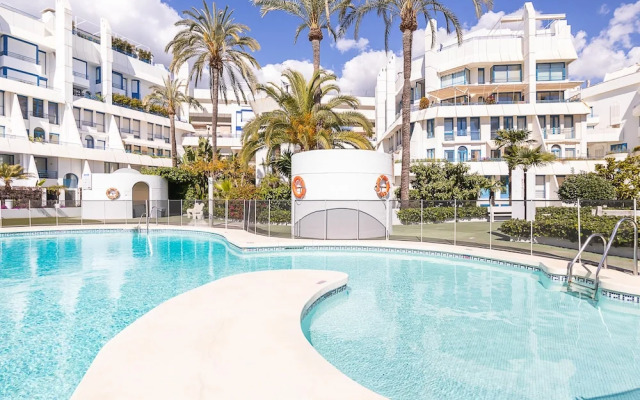 Marbella Pool House Gf44 On Sea Shore