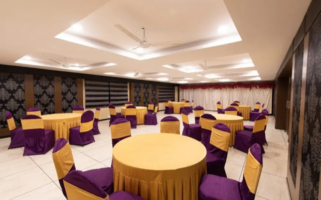 Goroomgo Park Palace Ujjain