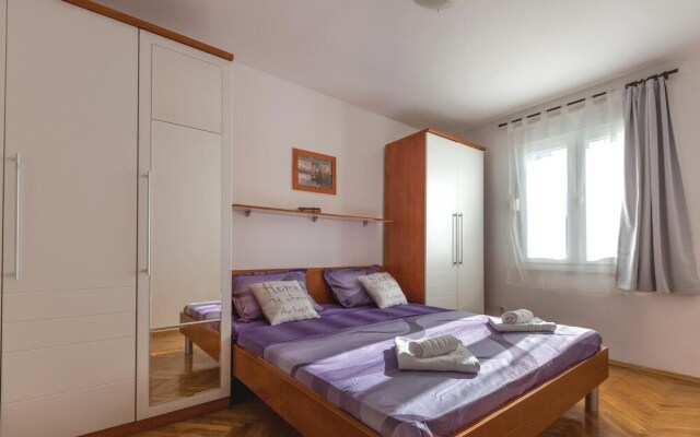 Stunning Home in Ploce With Wifi and 2 Bedrooms