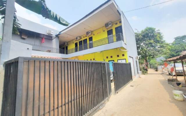 OYO 93021 Kost Dison