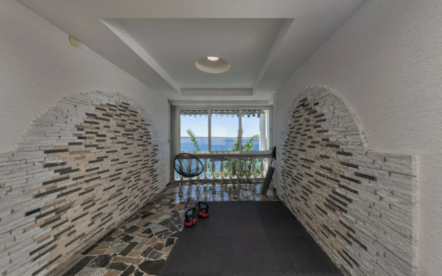 Holiday Home Seafront Escape