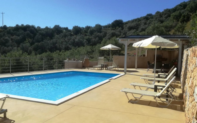 Aksos Suites