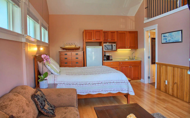 Birds of a Feather Victoria Oceanfront Studio Suites