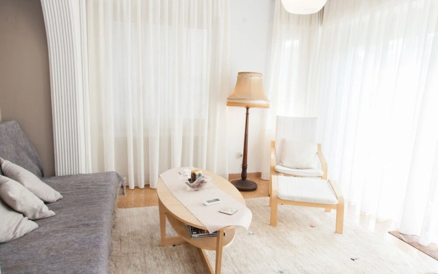 Fabulous Apartment Across Flisvos