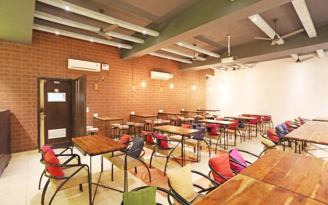 OYO 4646 Hotel Hari Villa