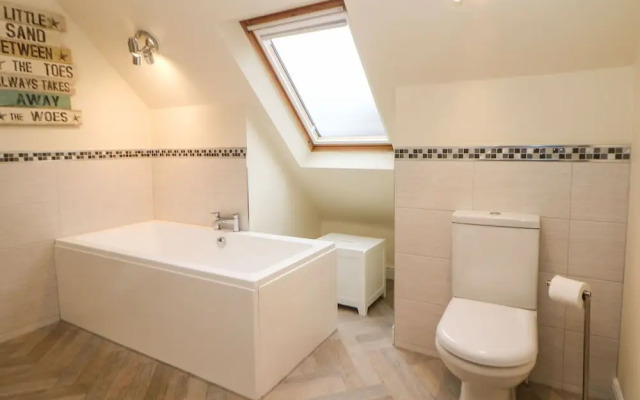 1 Knowleston House
