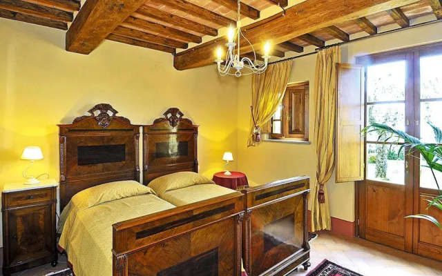 Estate in Monte Serra With Pool & Olive Views