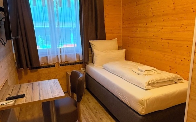 URBAN OAK Smart Stay