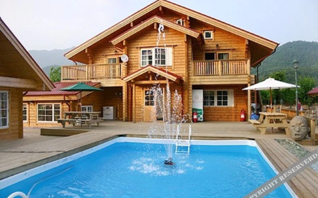 Youngwol Your Castle Bed and Breakfast