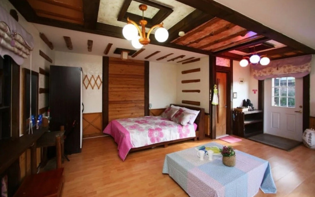 Jeongseon Haetbinnuri Pension