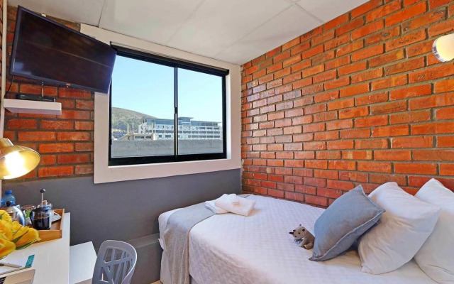 Happy Rhino Hotel