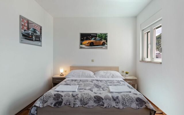 Contemporary Apartment in Drvenik With Balcony