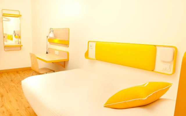 Bloomrooms @ New Delhi Railway Station