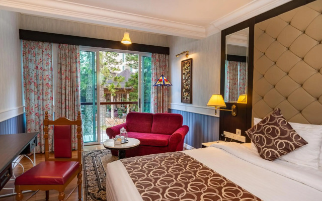 La Boheme Rooms and Coffee