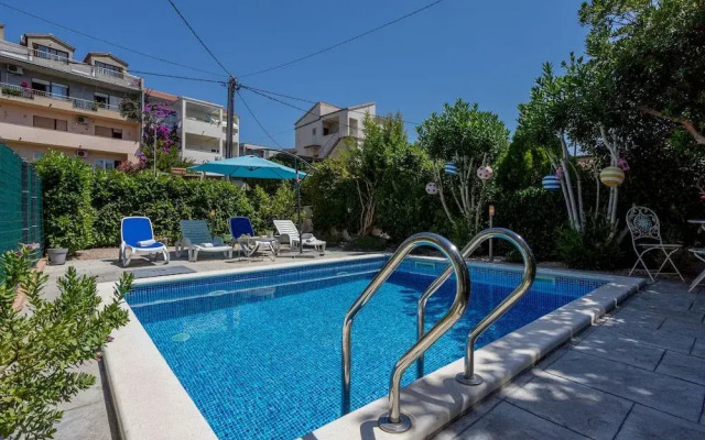 Hola Apartment