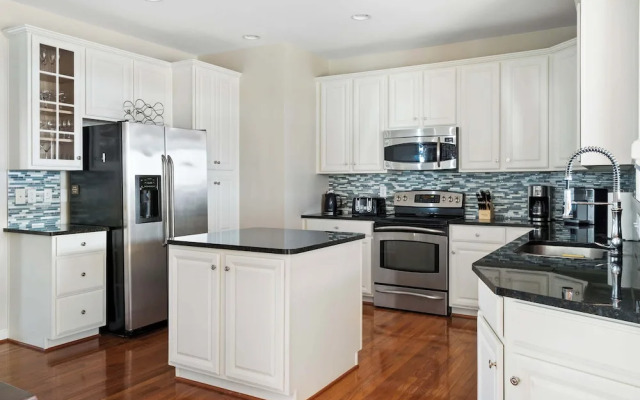 Hidden Paradise Coastal Views!