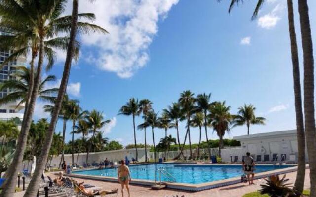 Miami Beach Suncoast Apartment III