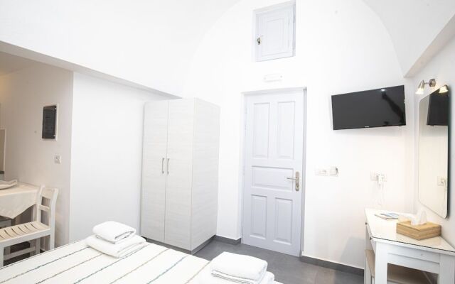 Santorini View Studios-Adults Only
