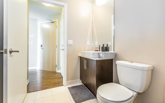 New!! Air Canada Condo Near CN Tower